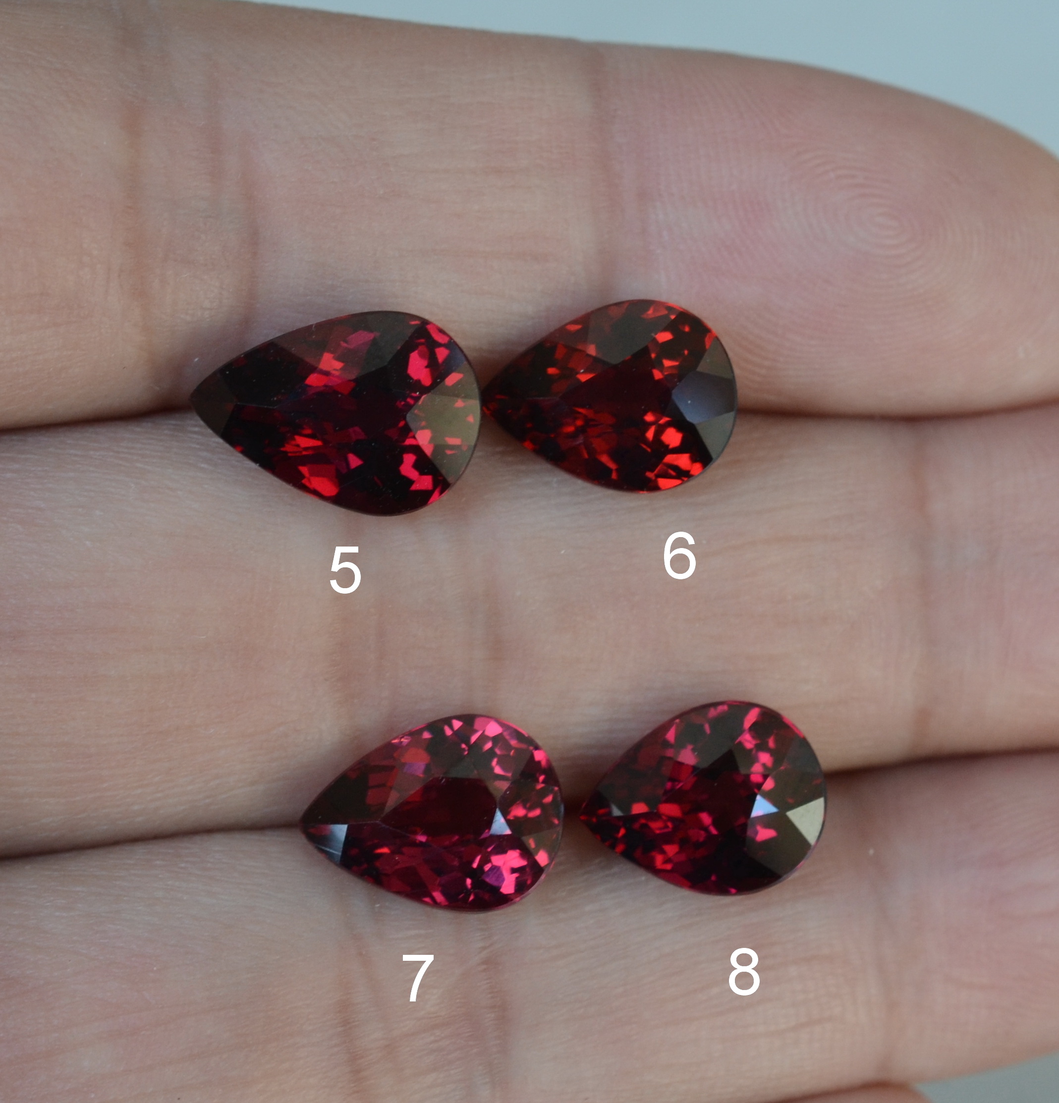 天然水滴形石榴石裸石马达加斯加铁镁铝榴石艳红色满火高性价比
