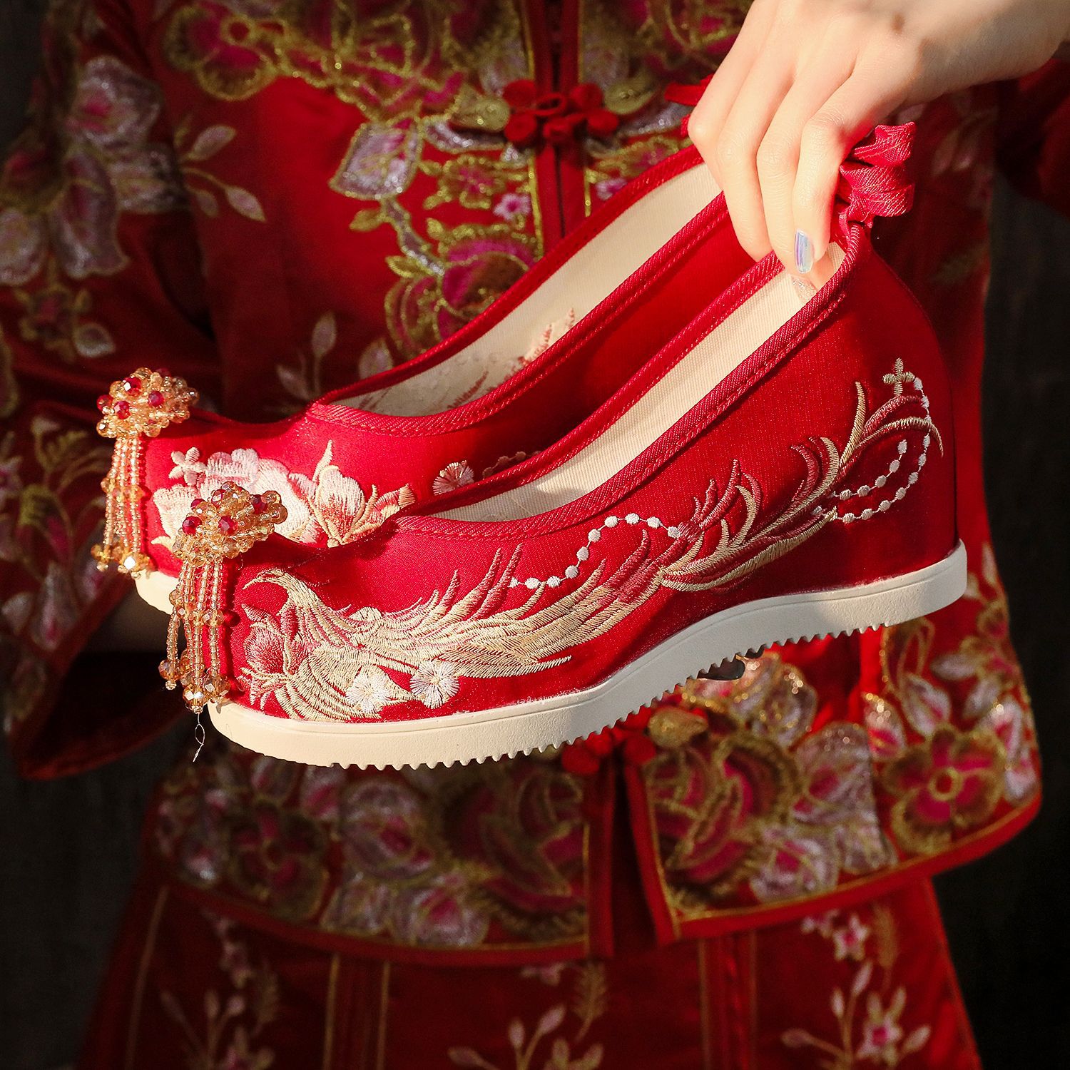 红色汉服鞋子女内增高串珠翘头绣花鞋中式婚礼结婚新娘秀禾婚鞋女