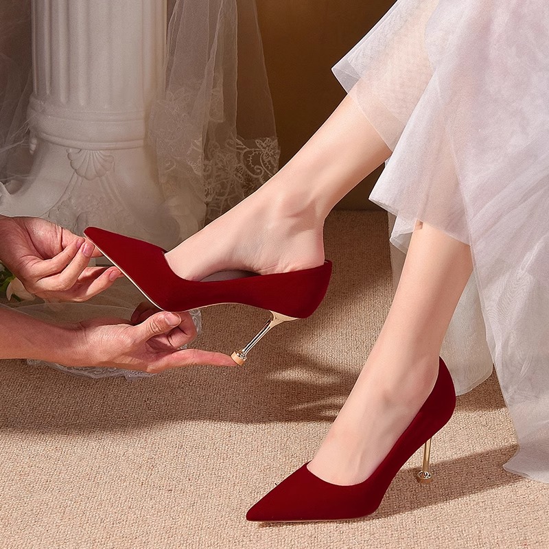 红色婚鞋2023秋冬新款新娘鞋秀禾婚纱两穿中式高跟鞋高级感不累脚